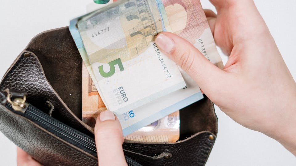 Kann man einen zerrissenen Geldschein bei der Sparkasse neu bekommen