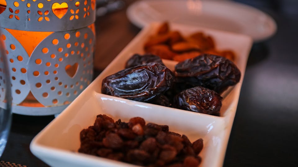 Kann man im Ramadan abnehmen Wie geht das Lösung und Hinweise
