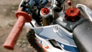 Motorrad dreht im Standgas hoch - warum Ursache, Lösung und Tipps