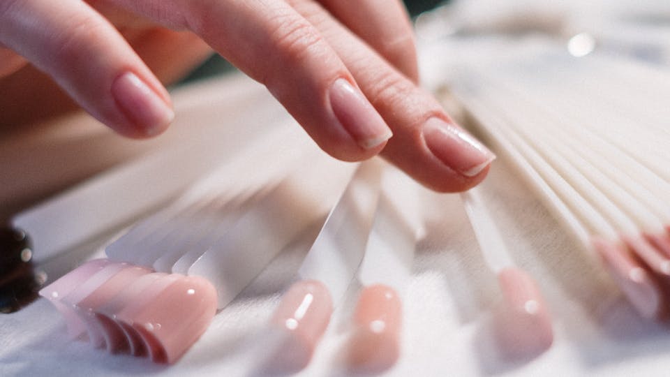 Nagelpilz sofort erkennen und richtig behandeln - 10 Tipps im Überblick