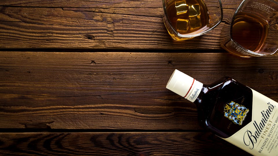 Wie viel Alkohol ist bei der Medikamenten-Einnahme OK? Vorsicht und Ratschläge