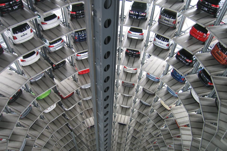 Parken am Bahnhof und Flughafen - 12 Tipps und Tricks zum Finden eines Parkplatzes