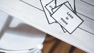 Wie Kleinunternehmer oder Freiberufler Postkarten als effektives Marketingtool nutzen können