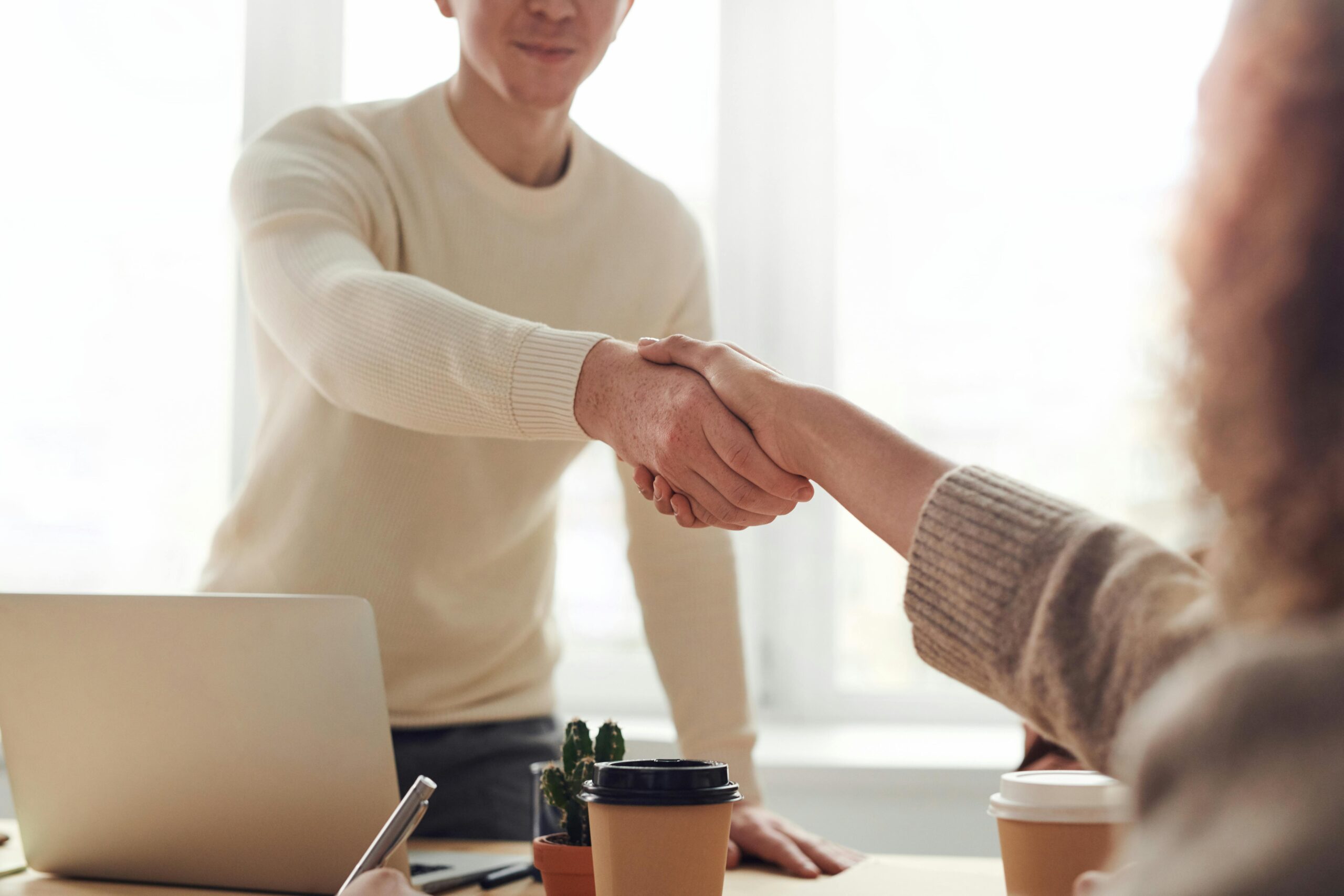 Wie verhandelt man sein Gehalt vor Vertragsbeginn richtig? Tipps