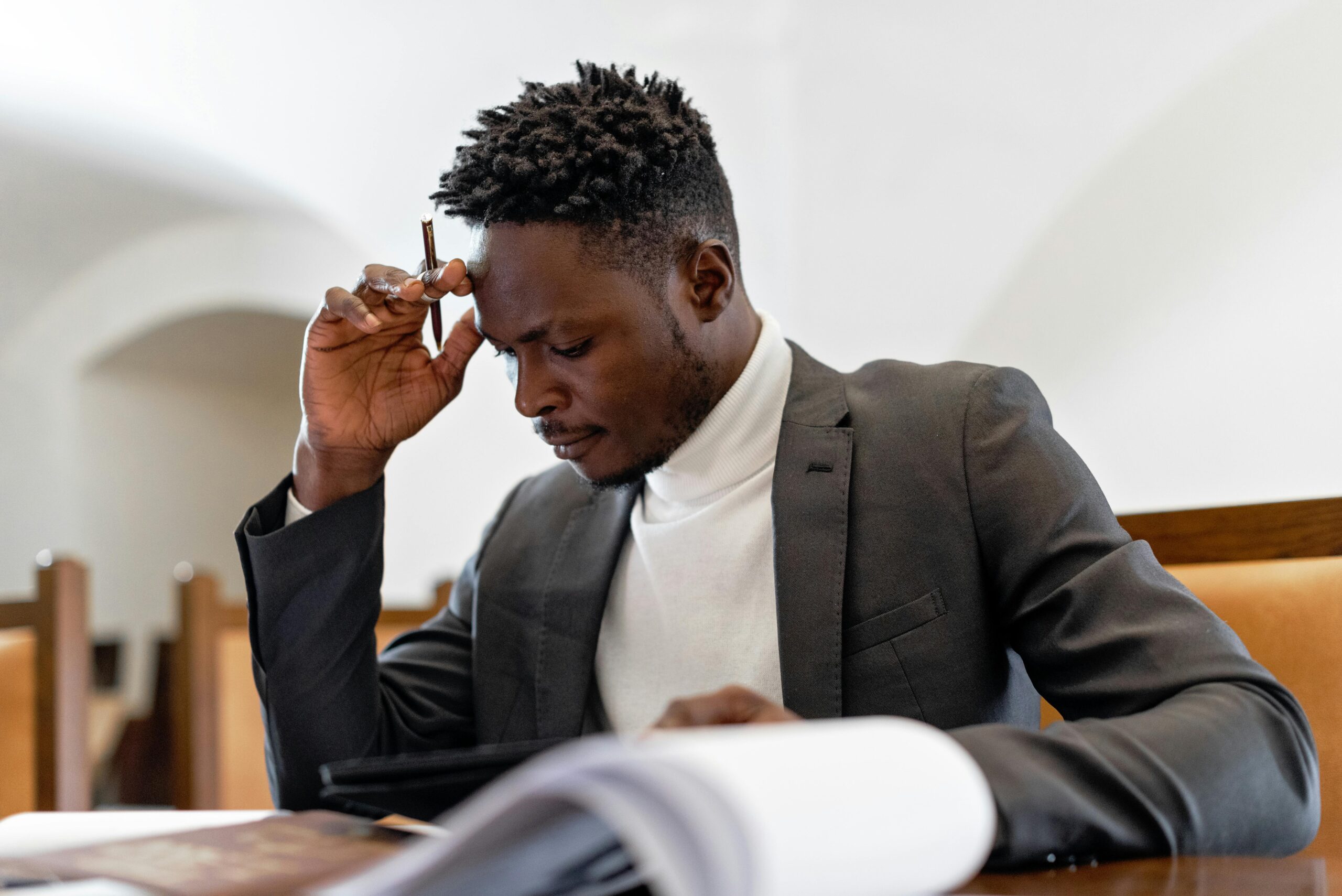 Wie wird man Notar? Zugang, Voraussetzungen, Arbeit und Gehalt