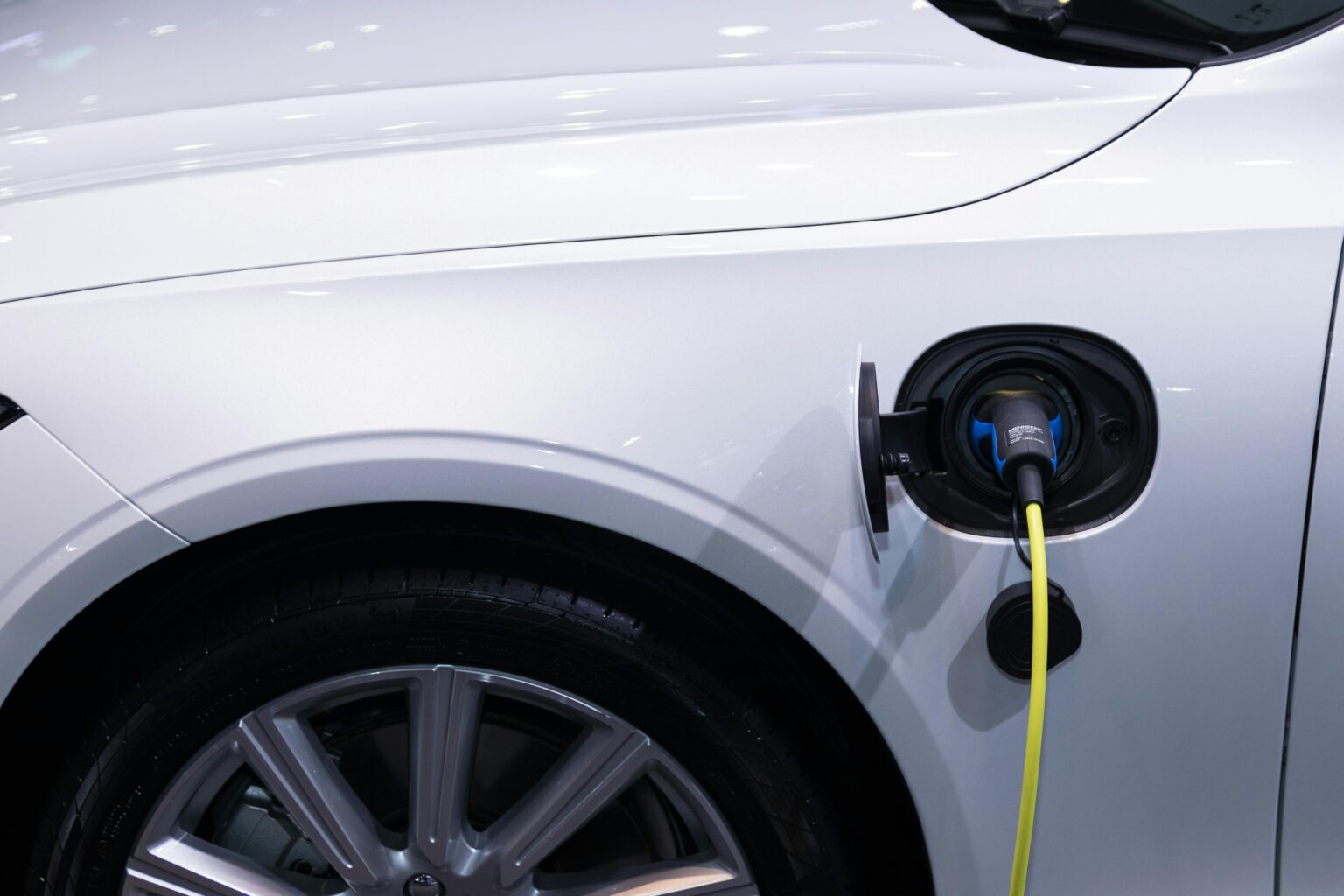 Xiamoi baut ein Elektroauto: Was kann man von diesem Fahrzeug erwarten? Tipps