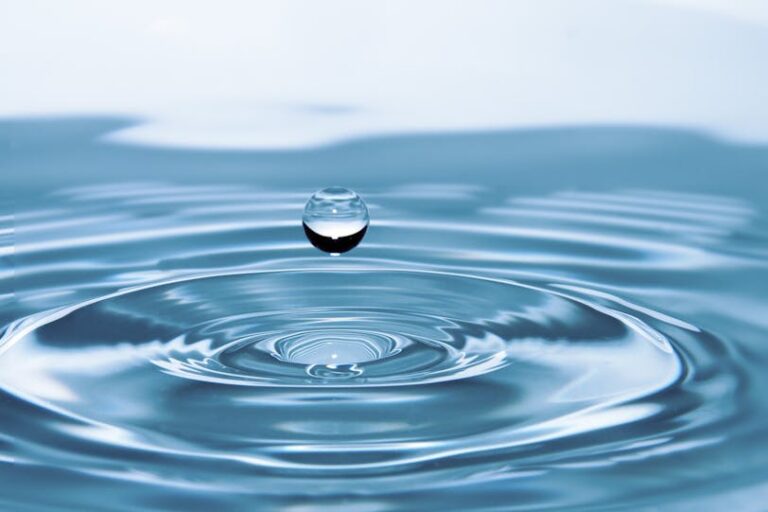 Zu viel Wasser im Körper: Welche Symptome treten auf? 12 Tipps