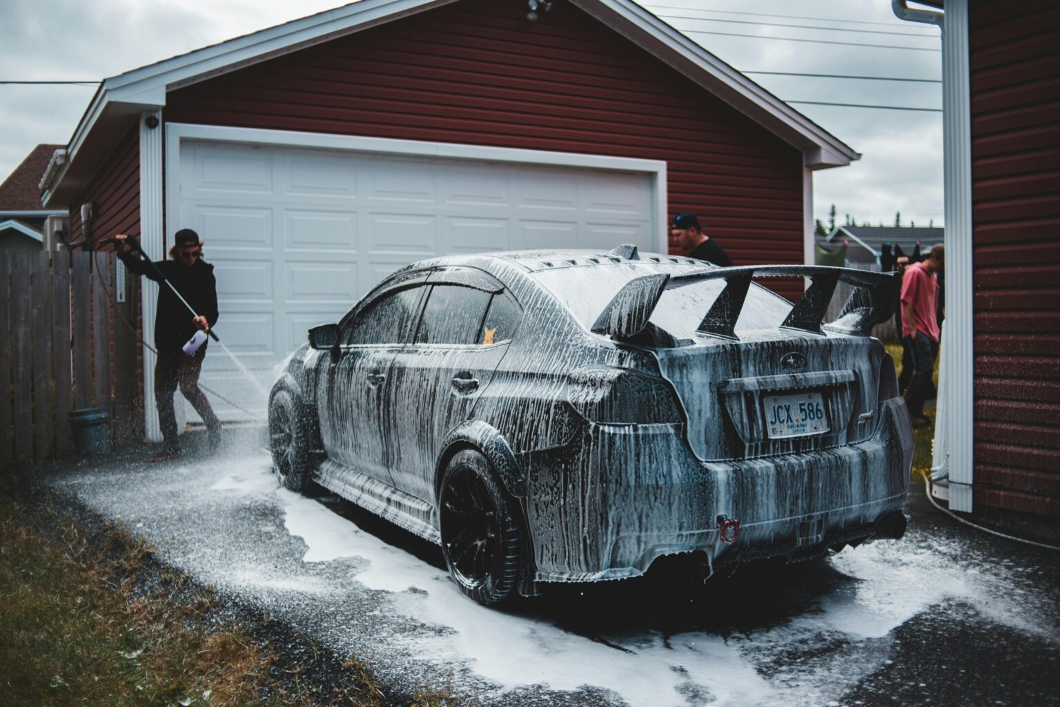 Darf ich mein Auto zu Hause waschen? Erklärung und Hinweise