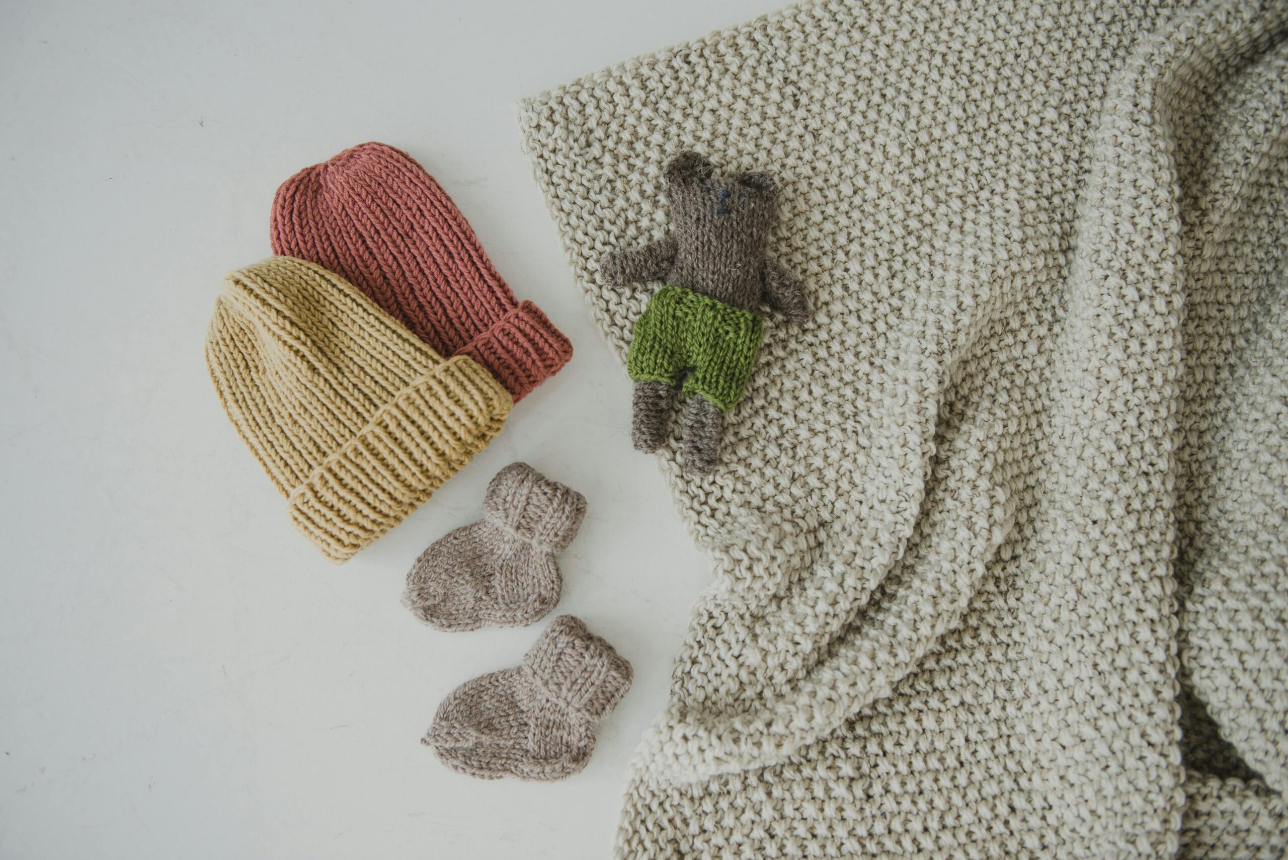 Babysöckchen und Babymütze stricken - Anleitung und Vorgehensweise
