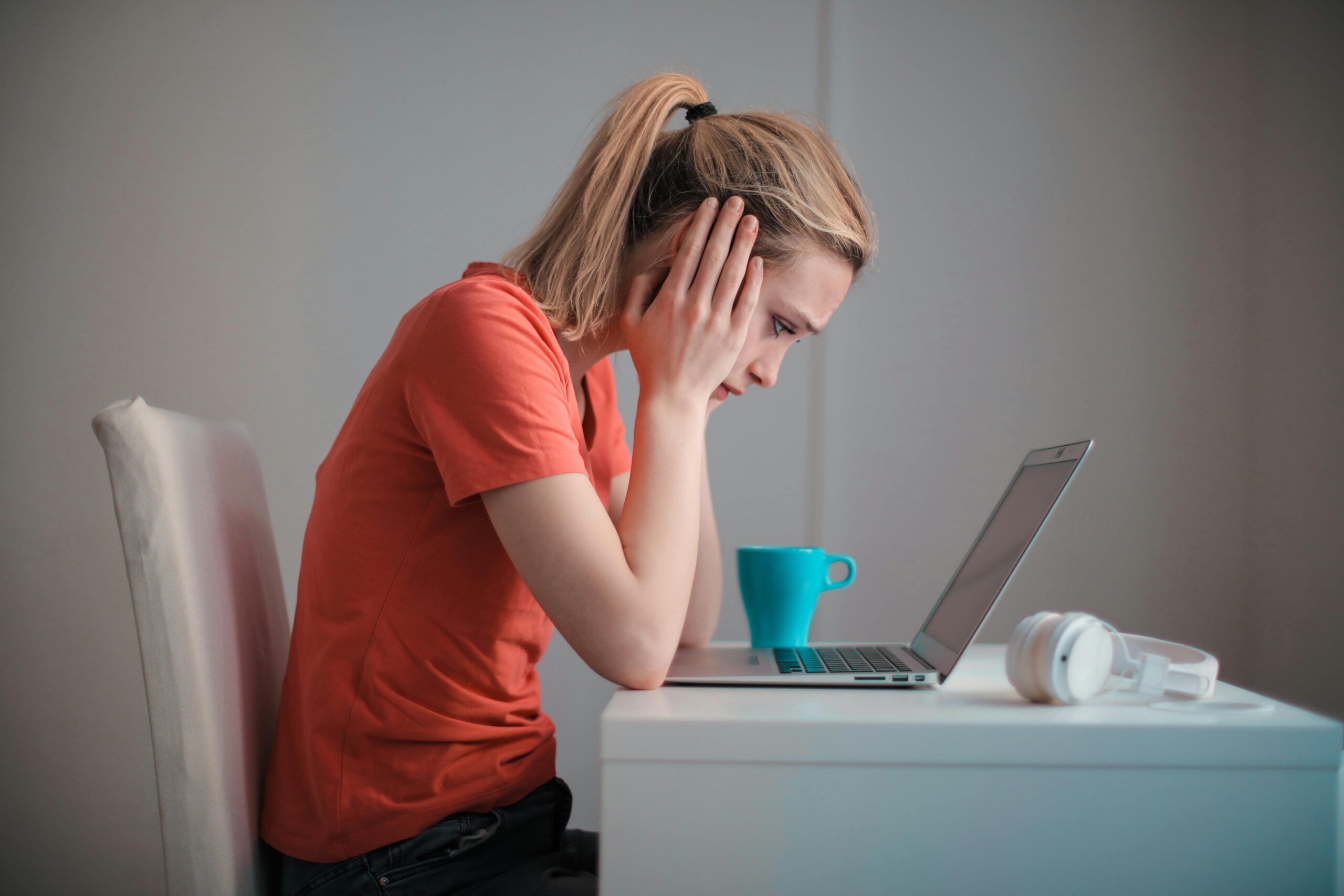 Kann man sich gegen Internet-Mobbing versichern? Tipps und Informationen