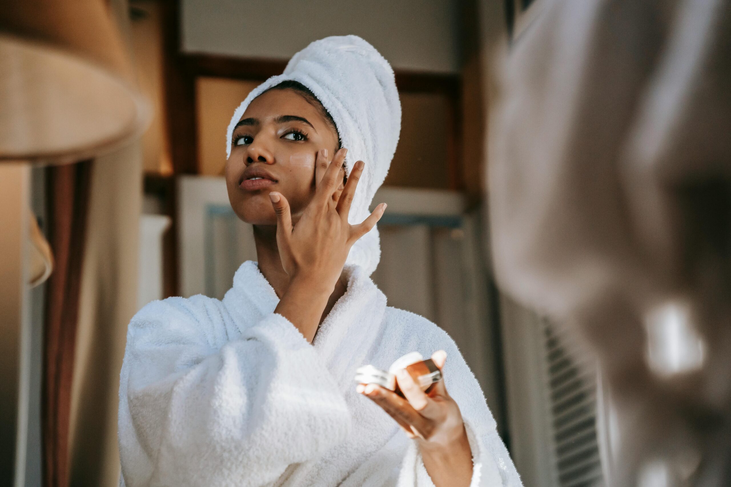 12 Anti-Aging Tipps, damit die Haut jünger aussieht