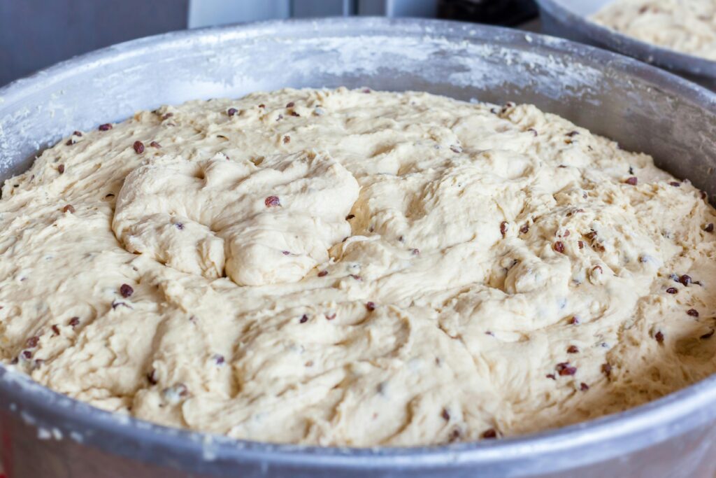 Hefeteig über Nacht gehen lassen - darauf sollten Sie achten