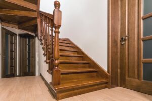 Treppenrenovierung Wie man alte Schönheit neu belebt