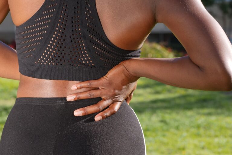 Welche Übungen helfen bei Rückenschmerzen im unteren Rückenbereich? Tipps & Tricks im Alltag