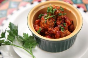 Welche Zutaten sind für ein veganes Chili-Sin-Carne essentiell