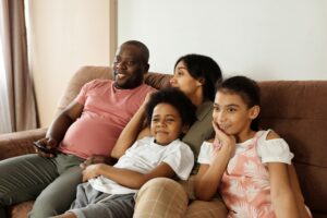 Welche Streaming-Dienste bieten die besten Serien für Familien?