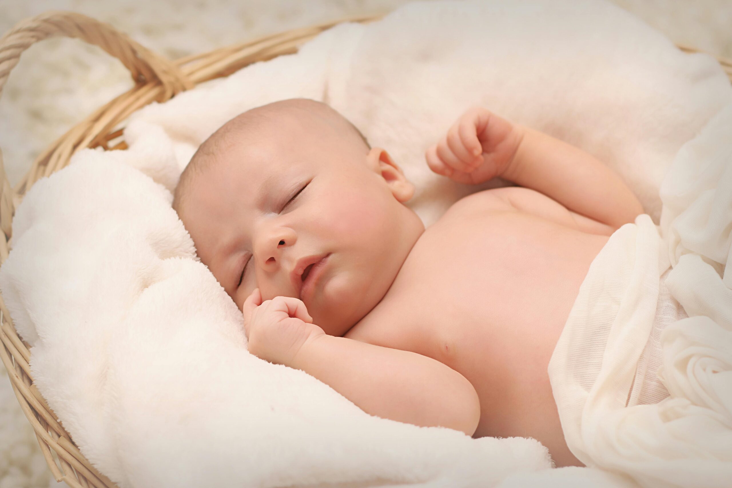 Wie stelle ich sicher, dass mein Baby nachts durchschläft?