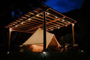 Terrassenüberdachung aus Holz Für einen geschützten Outdoor-Bereich