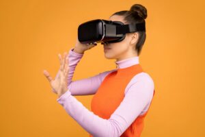 VR-Casinos werden schon zu unserer Realität und sie haben im Vergleich zu traditionellen Online Casinos einige Vorteile. Diese besprechen wir weiter