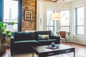 Welche Maßnahmen helfen gegen unangenehme Gerüche in der Wohnung