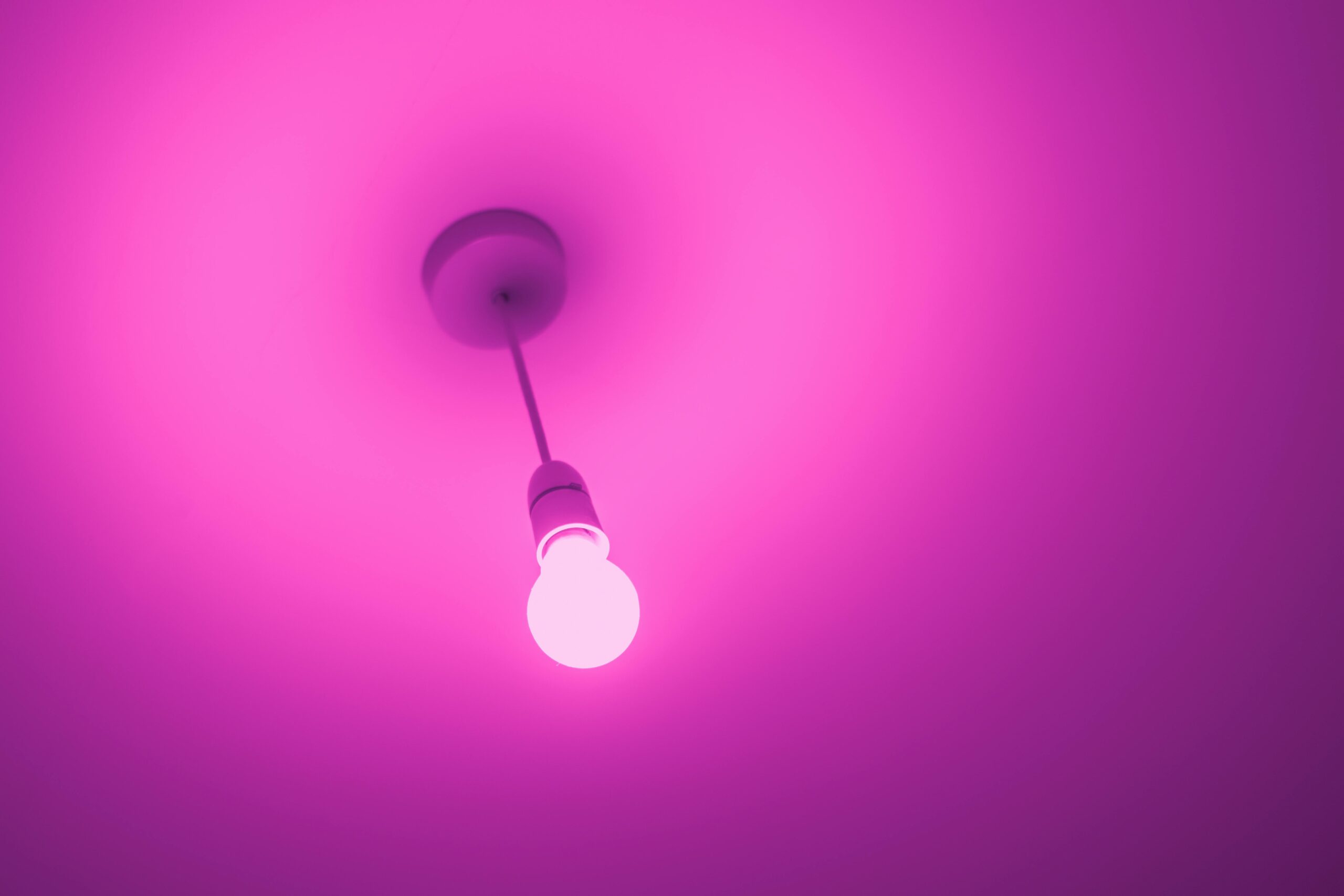 Welche Maßnahmen helfen, wenn mein Philips Hue White and Color Ambiance keine Verbindung zur Bridge hat?
