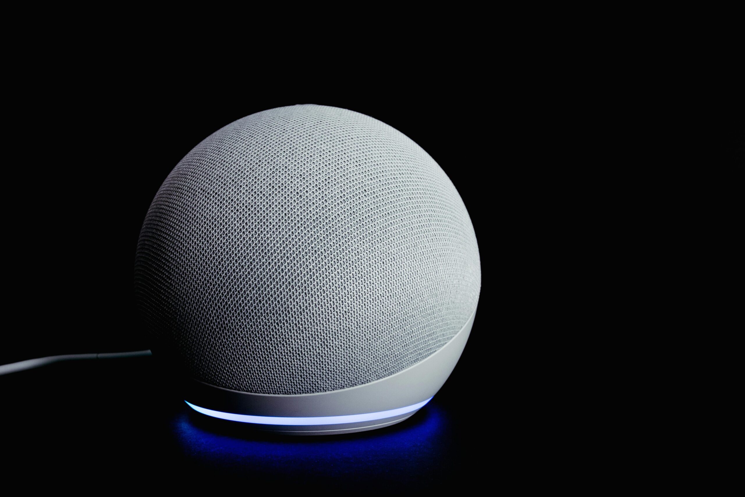 Warum zeigt mein Amazon Echo Dot ein rotes Licht und reagiert nicht?
