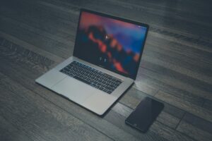 Warum zeigt mein MacBook Pro (2019) die Meldung "Batterie warten" an?