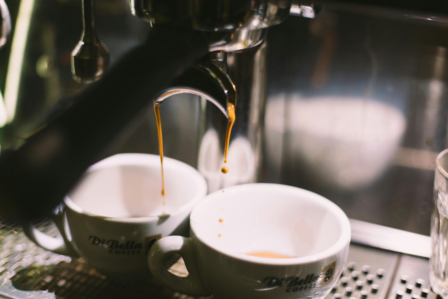DeLonghi Kaffeemaschine zeigt Entkalken – obwohl neu