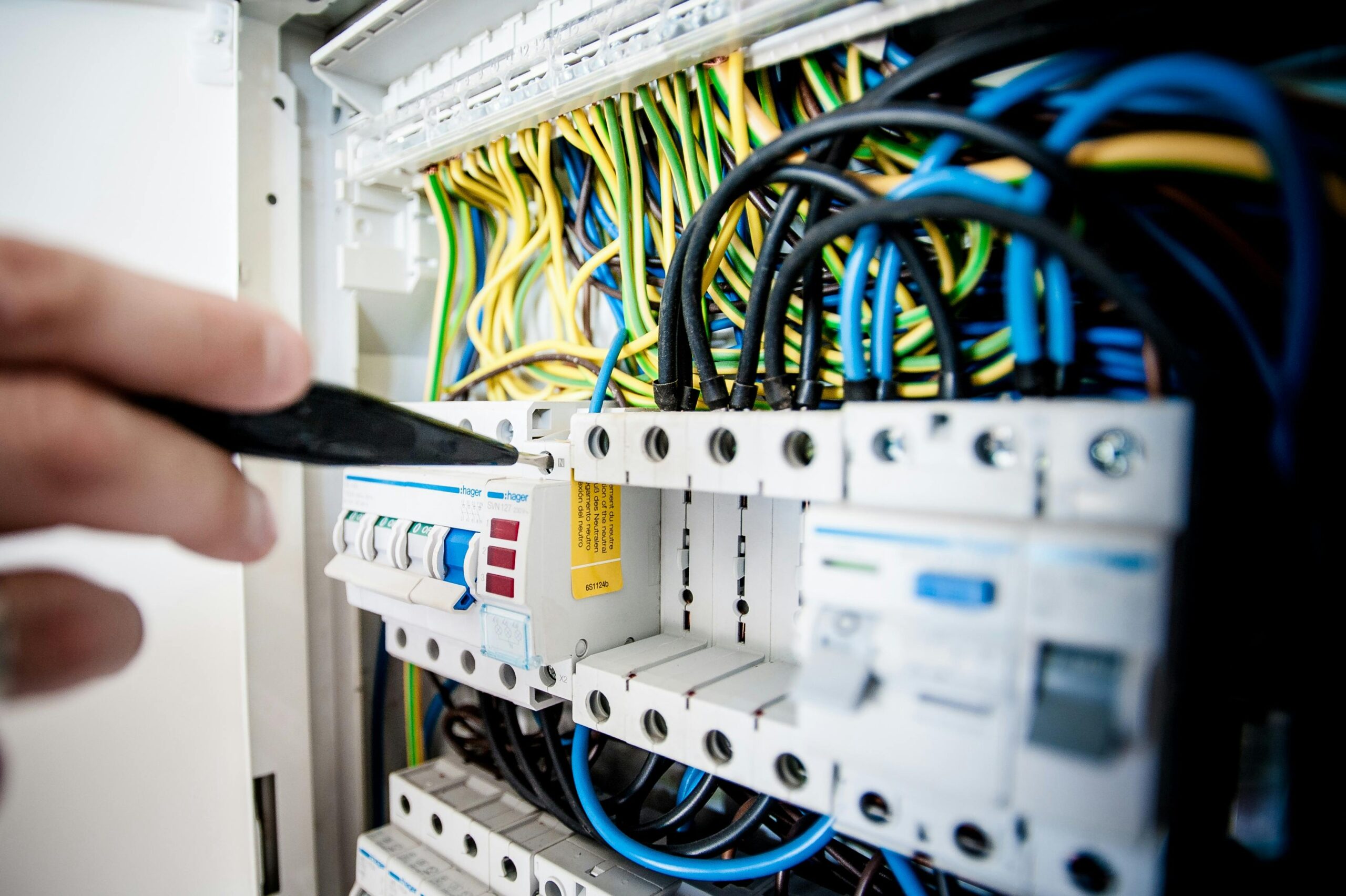 Gira KNX System zeigt Fehler 105 – Busspannung prüfen