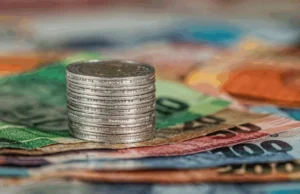 Finanzielle Selbstkontrolle: Was Anleger und Casino-Spieler gemeinsam meistern müssen