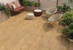 Zeitgemäße Interpretation der Tradition Feinsteinzeugfliesen in authentischer Holzoptik