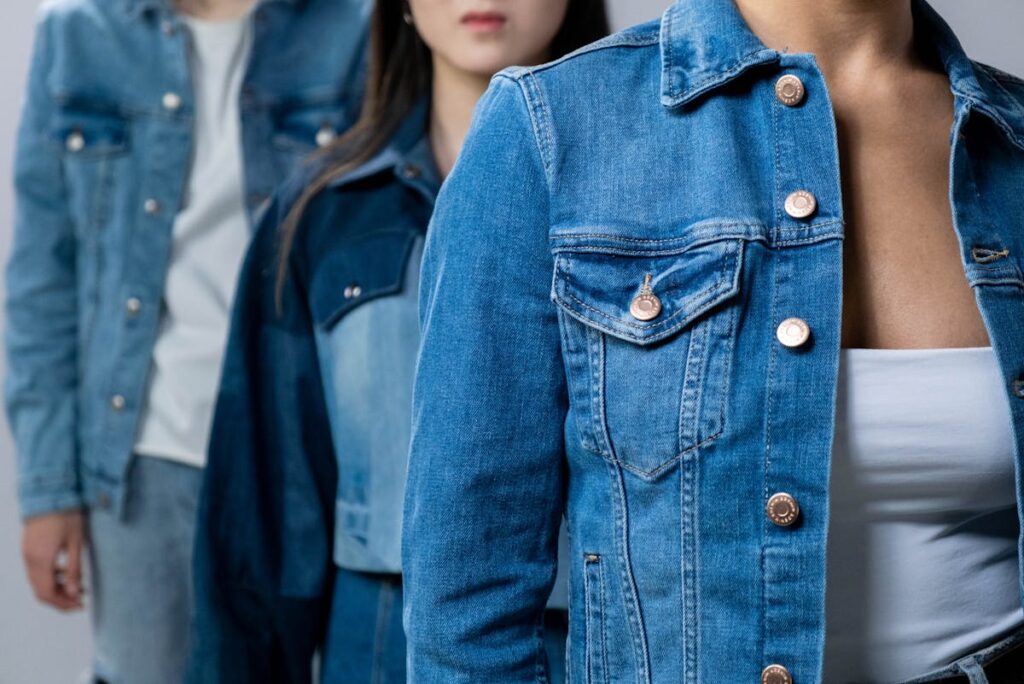 Ob Winter, Frühling oder Herbst – Jacken sind unverzichtbare Klassiker 2 pexels cottonbro 6770037